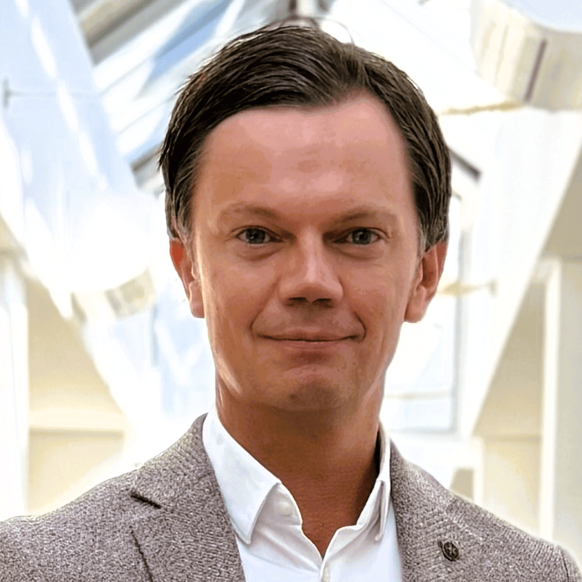 Dr. Marco Adelt