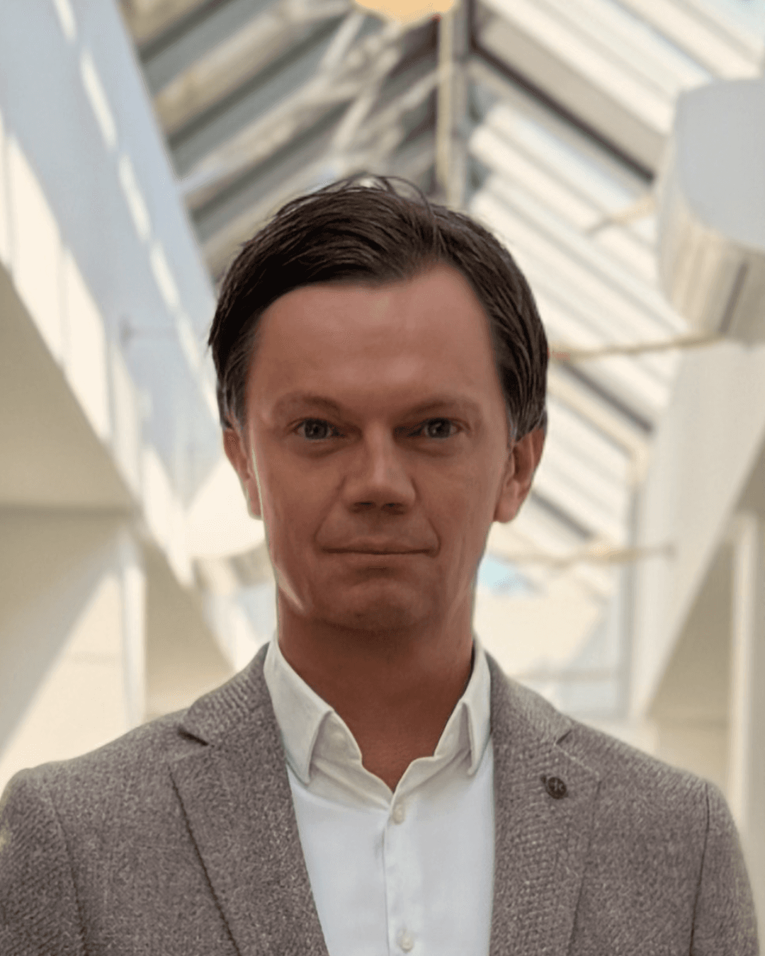Dr. Marco Adelt